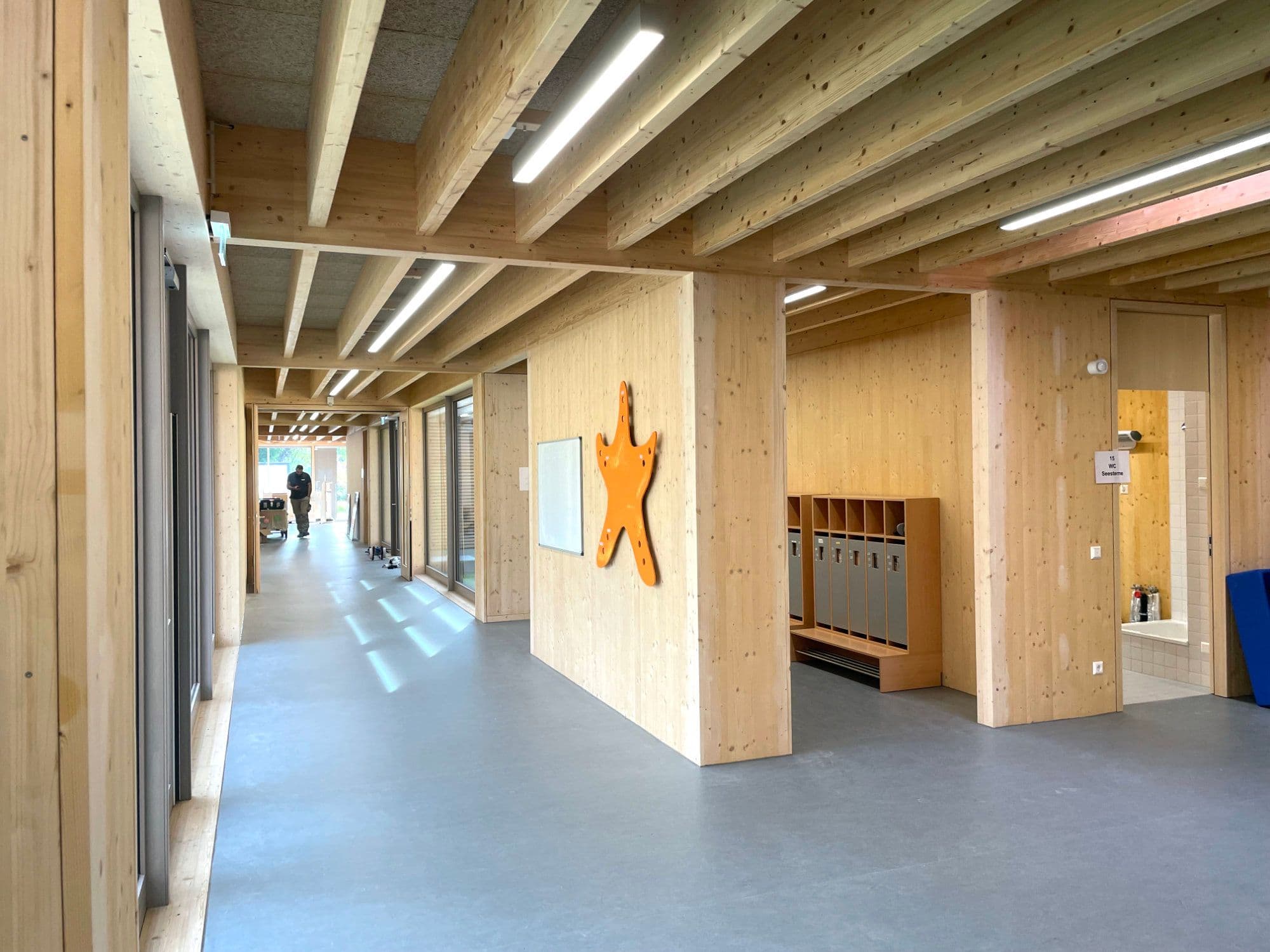 Kindertagesstätte Neckarkrotten Blick Flur mit Garderobe