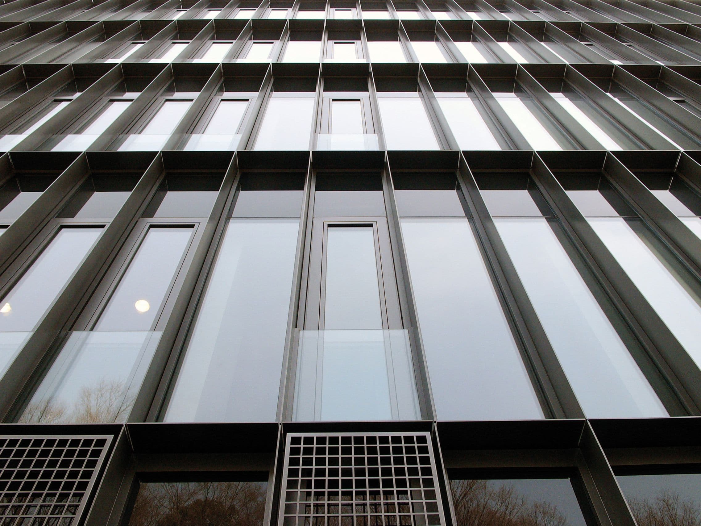 Deutsche Botschaft Tokio Fassade offen